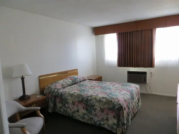 Jet Inn 6